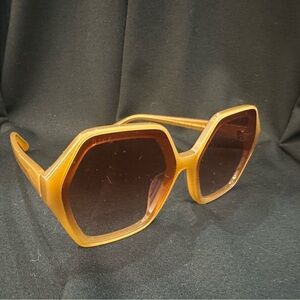 Diff Gigi Retro sunglasses
Like new- original case not available.